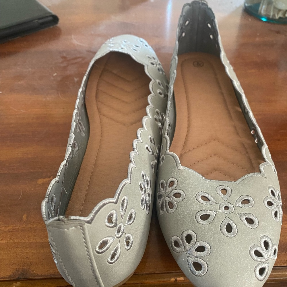 Flats - Picture 2 of 3